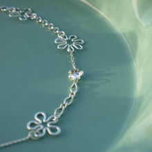 Load image into Gallery viewer, Daisy Chain Necklace