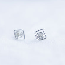 Load image into Gallery viewer, Swirly square flow stud earrings