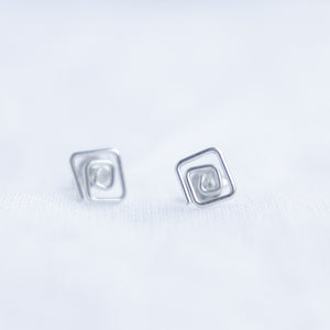 Swirly square flow stud earrings