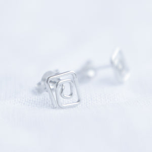 Swirly square flow stud earrings