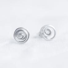 Load image into Gallery viewer, Spiralling flow stud earrings