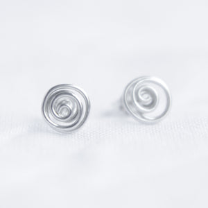 Spiralling flow stud earrings