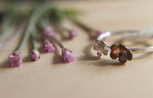 Load image into Gallery viewer, Vibrant flowering Ring Size M1/2