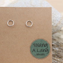 Load image into Gallery viewer, Circle stud earrings